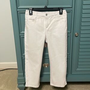 Jones New York crop white denim crop pants.